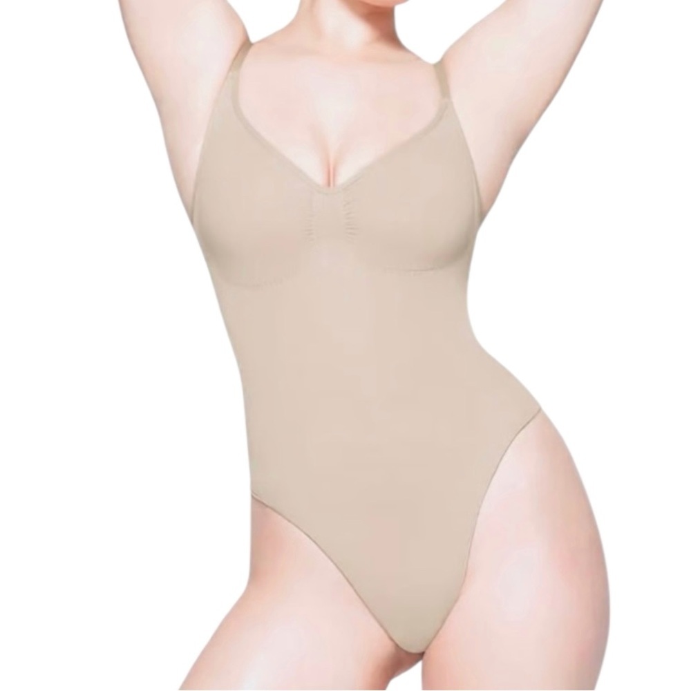 NEW SKIMS  Shapewear Thong Bodysuit color:sand - Picture 7 of 8